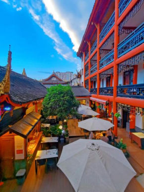 Wenjun Courtyard Hotel---3mins walk from Tonghuimen metro station ,next to People`s Park, fluent English service ,travel agency